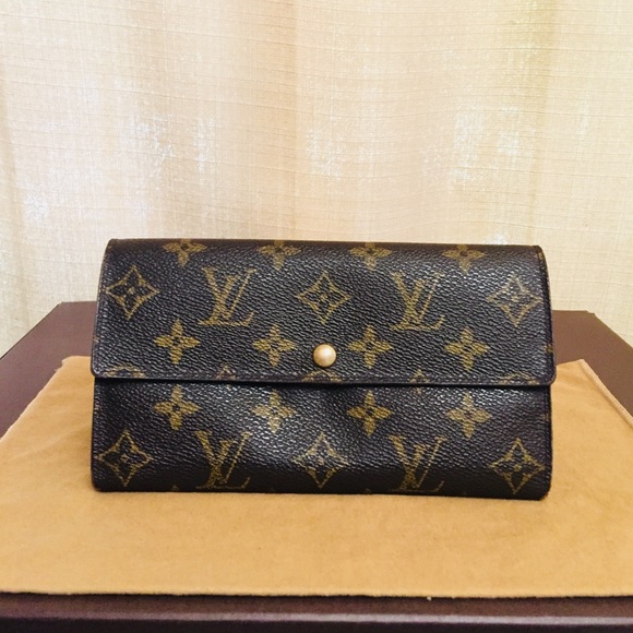 Louis Vuitton Handbags - 💯% Authentic LV Sarah long wallet (old style)
